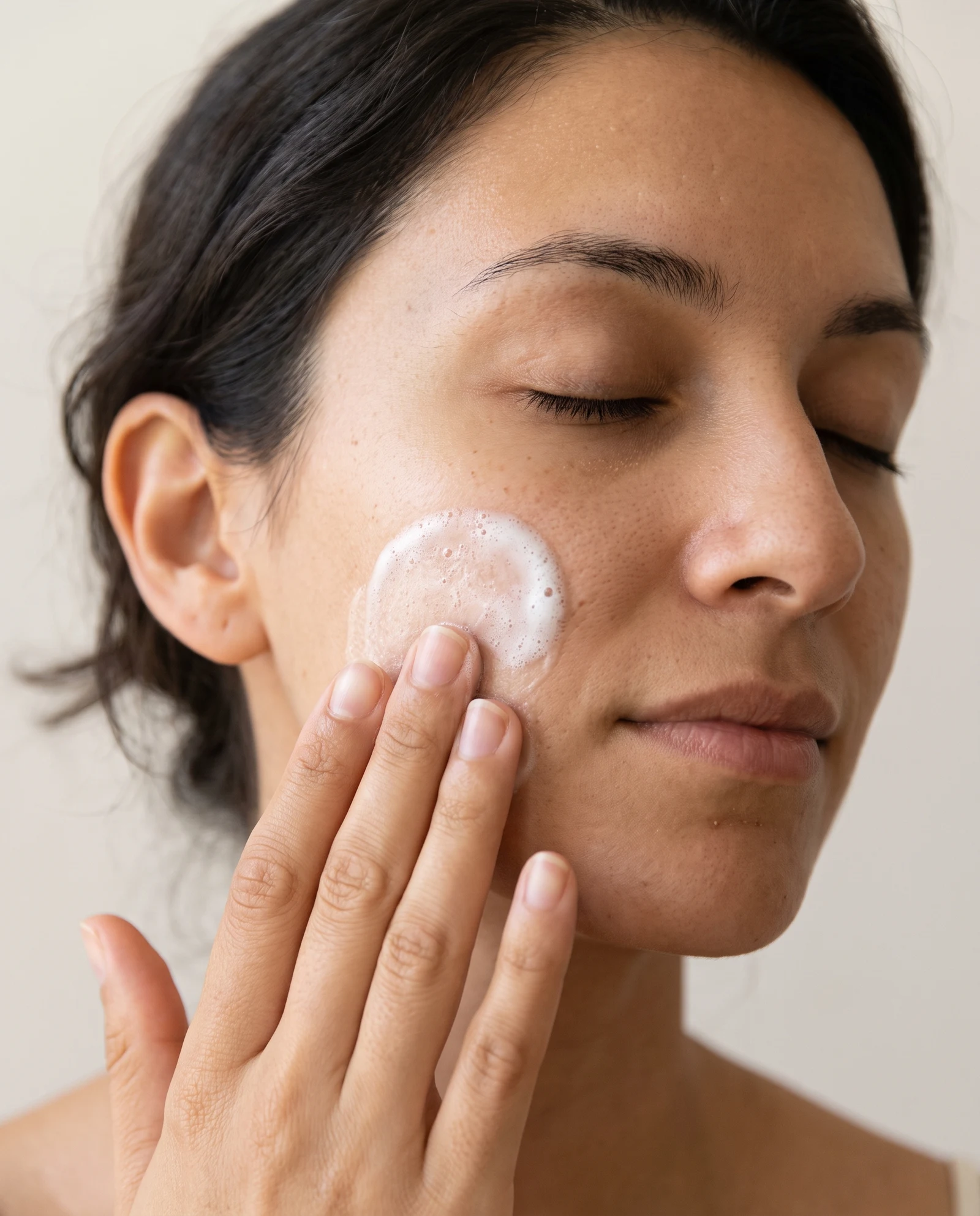 Aplicación de Shampoo Facial